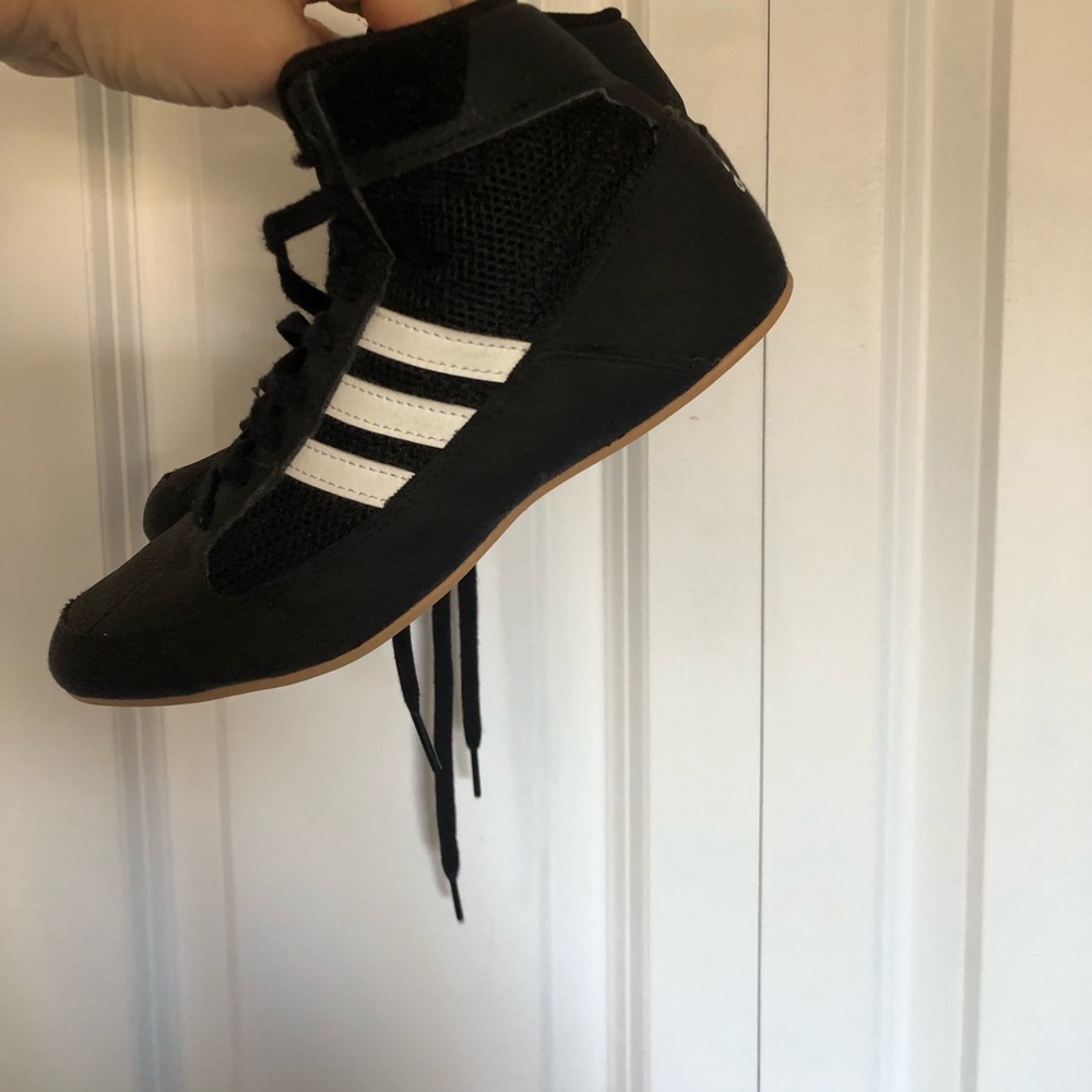 Wrestling shoes